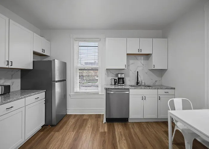 Shadyside, !i Modern And Bright Private Bedroom With Shared Bathroom Pittsburgh