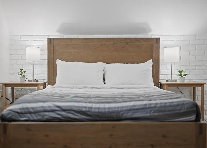 Homestay Shadyside, !i Modern And Bright Private Bedroom With Shared Bathroom *