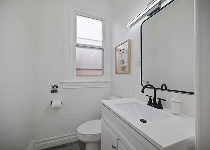 Homestay Shadyside, !i Modern And Bright Private Bedroom With Shared Bathroom