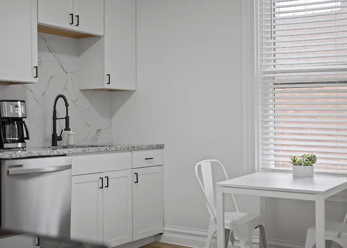 Shadyside, !i Modern And Bright Private Bedroom With Shared Bathroom *