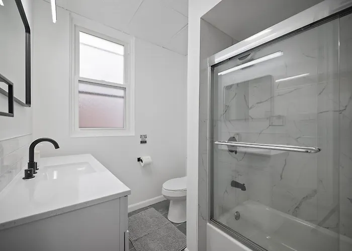 Shadyside, !i Modern And Bright Private Bedroom With Shared Bathroom Homestay Pittsburgh