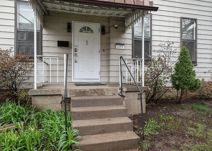 Shadyside, !i Modern And Bright Private Bedroom With Shared Bathroom Pittsburgh